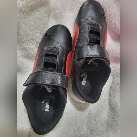 Kids Puma tennis shoes - Picture 3 of 5